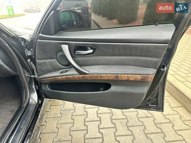 Чорний БМВ 3 Серія, об'ємом двигуна 3 л та пробігом 300 тис. км за 7500 $, фото 16 на Automoto.ua