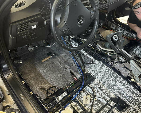 БМВ 3 Серия 2007 в Киеве на Automoto.ua Черный БМВ 3 Серия, объемом двигателя 2 л и пробегом 365 тыс. км за 9100 $, фото 50 на Automoto.ua