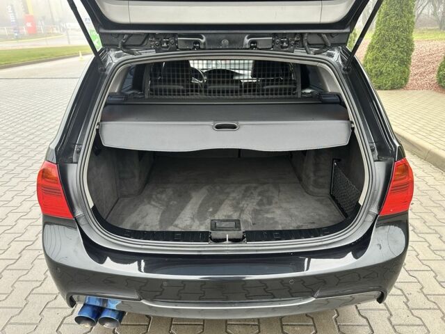 Черный БМВ 3 Серия, объемом двигателя 3 л и пробегом 300 тыс. км за 7500 $, фото 22 на Automoto.ua