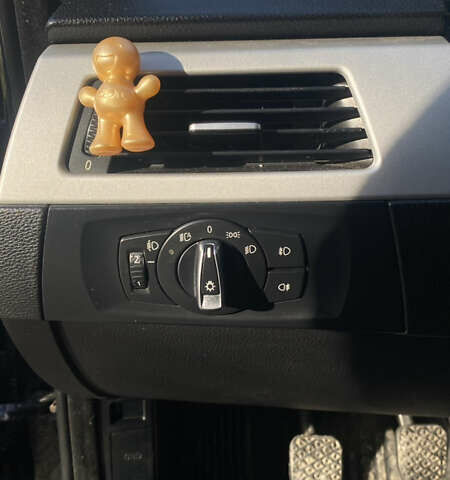 Черный БМВ 3 Серия, объемом двигателя 2 л и пробегом 241 тыс. км за 7999 $, фото 9 на Automoto.ua