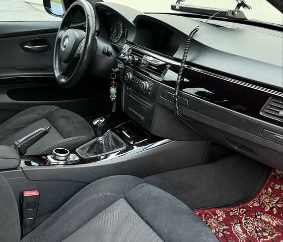 Черный БМВ 3 Серия, объемом двигателя 3 л и пробегом 255 тыс. км за 10500 $, фото 6 на Automoto.ua