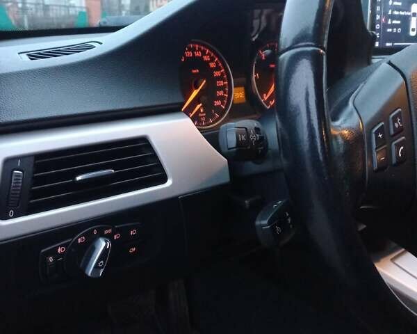 Черный БМВ 3 Серия, объемом двигателя 2 л и пробегом 217 тыс. км за 8800 $, фото 26 на Automoto.ua
