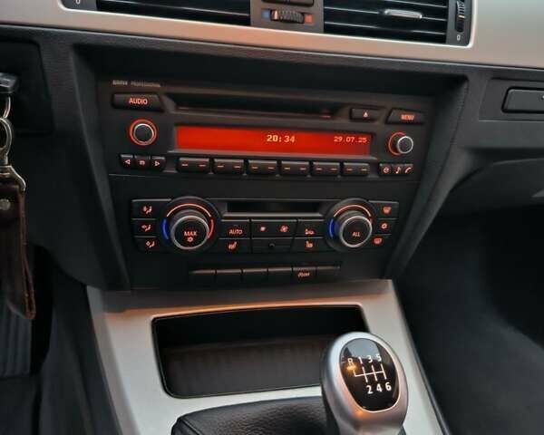 Черный БМВ 3 Серия, объемом двигателя 2 л и пробегом 268 тыс. км за 9200 $, фото 14 на Automoto.ua