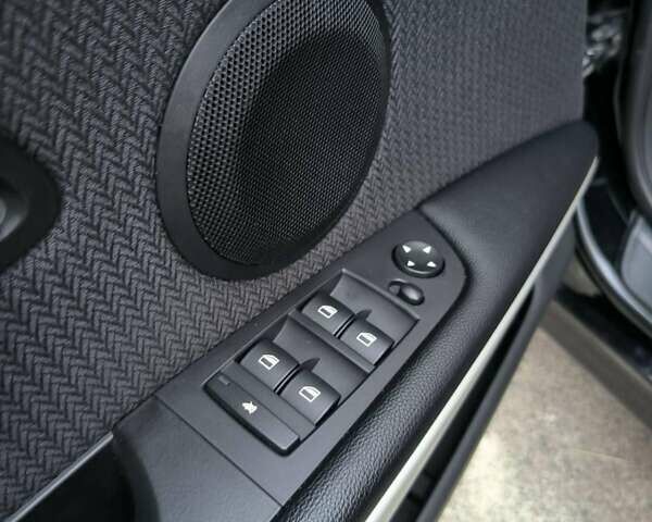 Черный БМВ 3 Серия, объемом двигателя 2 л и пробегом 268 тыс. км за 9200 $, фото 12 на Automoto.ua