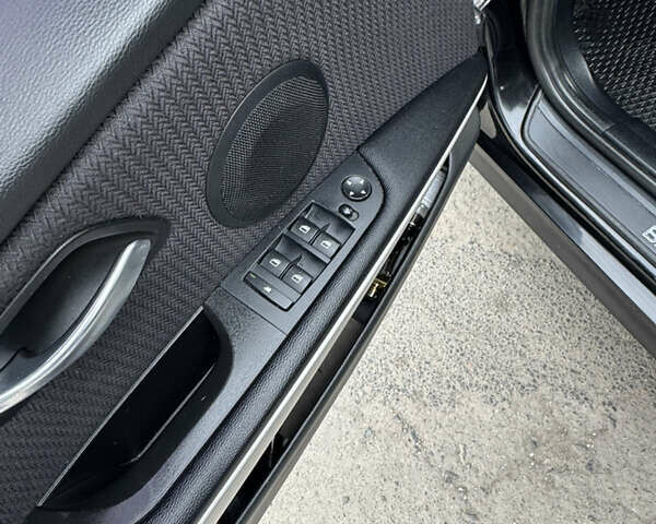 Чорний БМВ 3 Серія, об'ємом двигуна 2 л та пробігом 267 тис. км за 7999 $, фото 26 на Automoto.ua