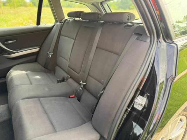 Черный БМВ 3 Серия, объемом двигателя 2 л и пробегом 320 тыс. км за 5900 $, фото 4 на Automoto.ua