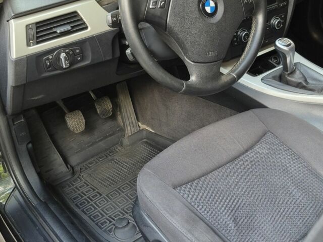 Черный БМВ 3 Серия, объемом двигателя 2 л и пробегом 379 тыс. км за 8500 $, фото 6 на Automoto.ua