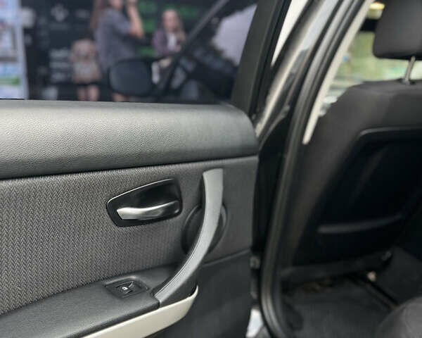 Черный БМВ 3 Серия, объемом двигателя 2 л и пробегом 298 тыс. км за 9450 $, фото 14 на Automoto.ua