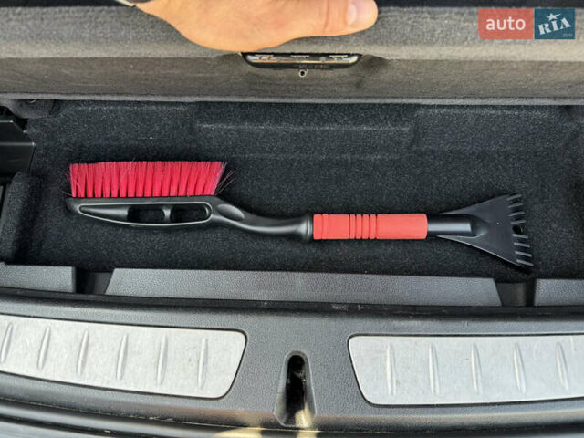 Черный БМВ 3 Серия, объемом двигателя 2 л и пробегом 330 тыс. км за 10999 $, фото 27 на Automoto.ua