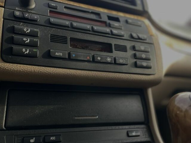 Фиолетовый БМВ 3 Серия, объемом двигателя 2 л и пробегом 320 тыс. км за 4499 $, фото 16 на Automoto.ua