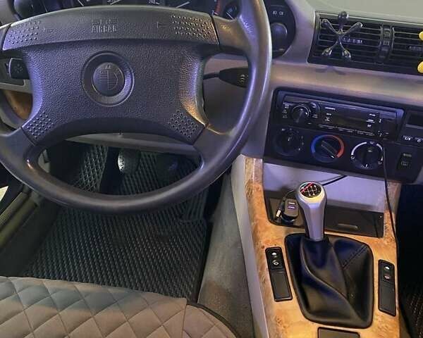 Фиолетовый БМВ 3 Серия, объемом двигателя 1.8 л и пробегом 320 тыс. км за 2500 $, фото 7 на Automoto.ua