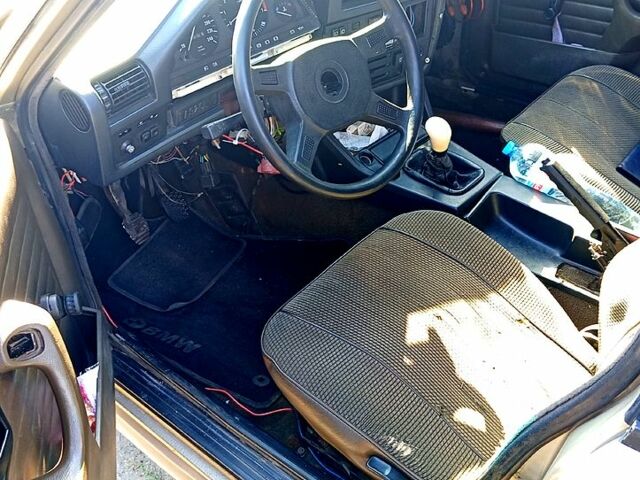 Коричневый БМВ 3 Серия, объемом двигателя 2 л и пробегом 250 тыс. км за 1350 $, фото 4 на Automoto.ua