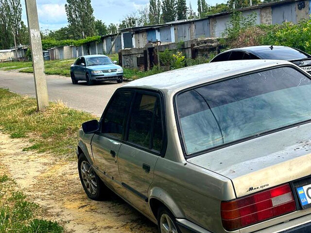 Коричневый БМВ 3 Серия, объемом двигателя 2 л и пробегом 200 тыс. км за 1300 $, фото 3 на Automoto.ua