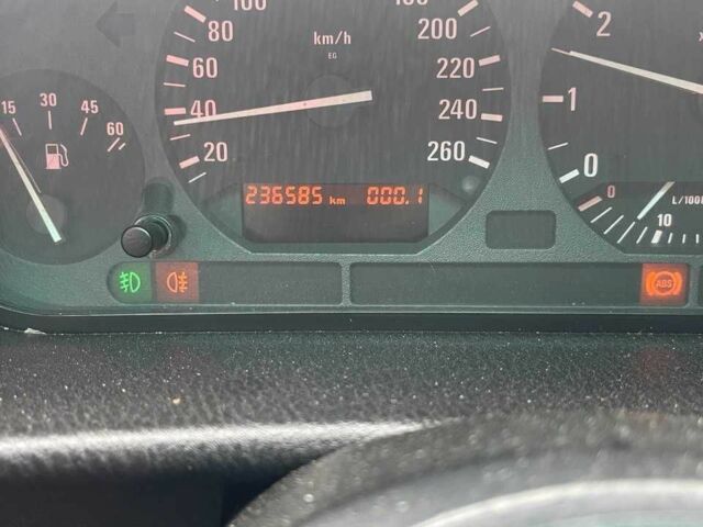 Красный БМВ 3 Серия, объемом двигателя 2.5 л и пробегом 236 тыс. км за 6500 $, фото 2 на Automoto.ua