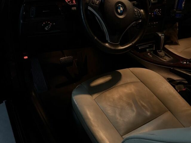 Красный БМВ 3 Серия, объемом двигателя 3 л и пробегом 263 тыс. км за 9999 $, фото 4 на Automoto.ua