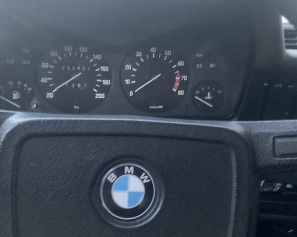 Красный БМВ 3 Серия, объемом двигателя 1.6 л и пробегом 300 тыс. км за 600 $, фото 5 на Automoto.ua