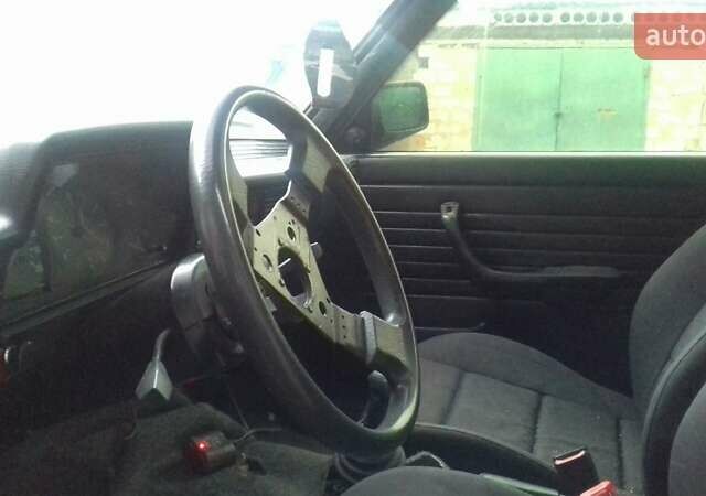 Красный БМВ 3 Серия, объемом двигателя 1.8 л и пробегом 215 тыс. км за 1250 $, фото 8 на Automoto.ua