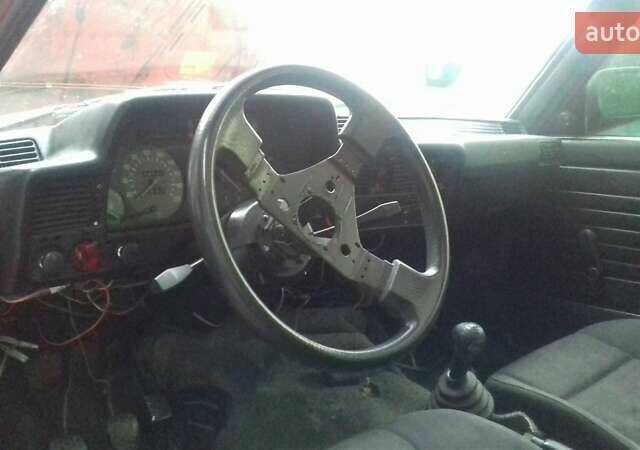 Красный БМВ 3 Серия, объемом двигателя 1.8 л и пробегом 215 тыс. км за 1250 $, фото 7 на Automoto.ua