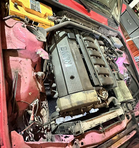 БМВ 3 Серия 1983 в Першотравенске на Automoto.ua Красный БМВ 3 Серия, объемом двигателя 1.8 л и пробегом 200 тыс. км за 3100 $, фото 11 на Automoto.ua