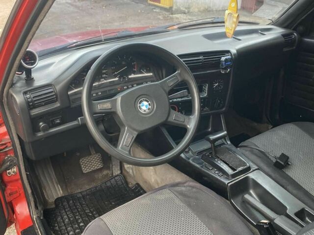 Красный БМВ 3 Серия, объемом двигателя 1.8 л и пробегом 180 тыс. км за 2300 $, фото 7 на Automoto.ua