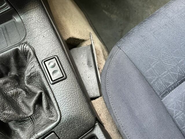 Красный БМВ 3 Серия, объемом двигателя 2.5 л и пробегом 3 тыс. км за 4700 $, фото 5 на Automoto.ua