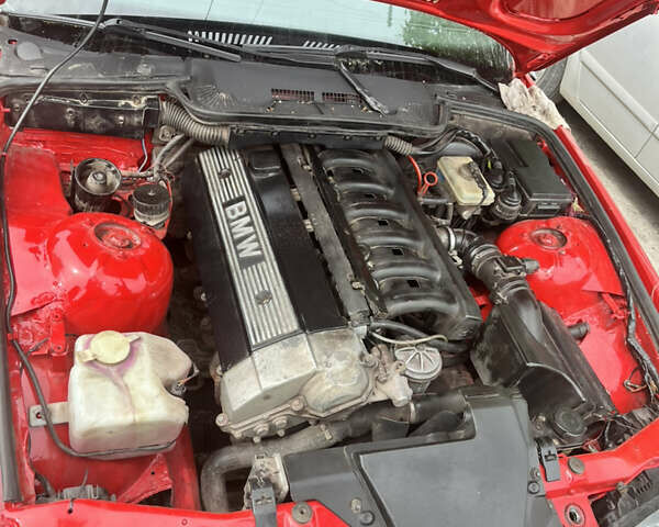 Червоний БМВ 3 Серія, об'ємом двигуна 2 л та пробігом 300 тис. км за 3600 $, фото 7 на Automoto.ua