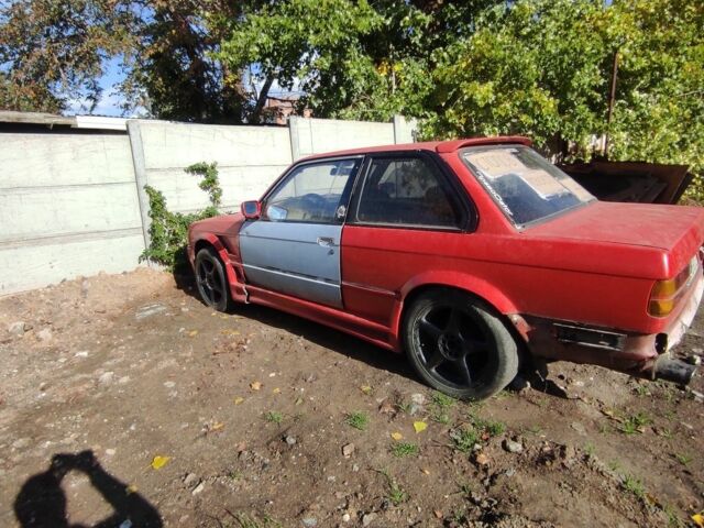 Червоний БМВ 3 Серія, об'ємом двигуна 2.5 л та пробігом 230 тис. км за 1000 $, фото 5 на Automoto.ua