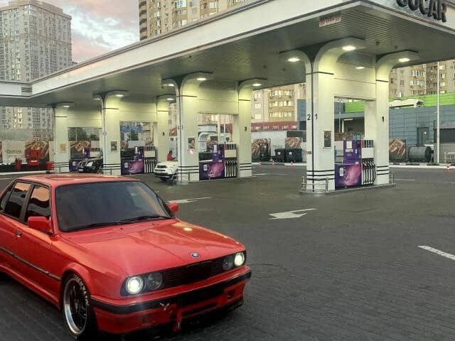 Красный БМВ 3 Серия, объемом двигателя 1.8 л и пробегом 777 тыс. км за 1600 $, фото 1 на Automoto.ua