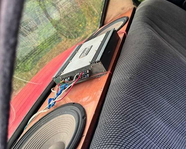 Красный БМВ 3 Серия, объемом двигателя 1.8 л и пробегом 200 тыс. км за 1300 $, фото 5 на Automoto.ua