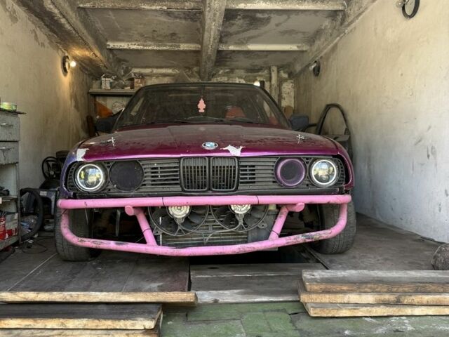 Красный БМВ 3 Серия, объемом двигателя 2.5 л и пробегом 250 тыс. км за 3500 $, фото 5 на Automoto.ua