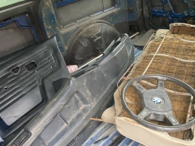 Красный БМВ 3 Серия, объемом двигателя 2 л и пробегом 80 тыс. км за 520 $, фото 9 на Automoto.ua