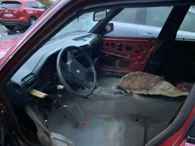 Красный БМВ 3 Серия, объемом двигателя 2 л и пробегом 80 тыс. км за 520 $, фото 3 на Automoto.ua