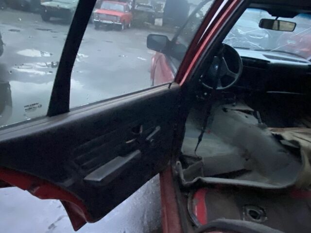 Красный БМВ 3 Серия, объемом двигателя 2 л и пробегом 80 тыс. км за 520 $, фото 4 на Automoto.ua