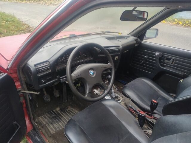 Червоний БМВ 3 Серія, об'ємом двигуна 1.8 л та пробігом 333 тис. км за 1200 $, фото 4 на Automoto.ua