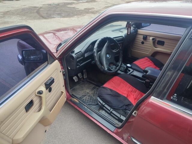 Красный БМВ 3 Серия, объемом двигателя 2.4 л и пробегом 260 тыс. км за 1100 $, фото 5 на Automoto.ua