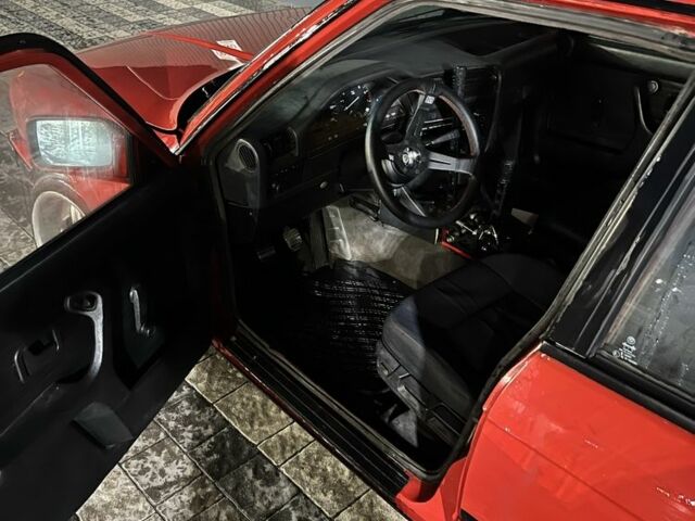 Красный БМВ 3 Серия, объемом двигателя 1.6 л и пробегом 300 тыс. км за 1900 $, фото 4 на Automoto.ua