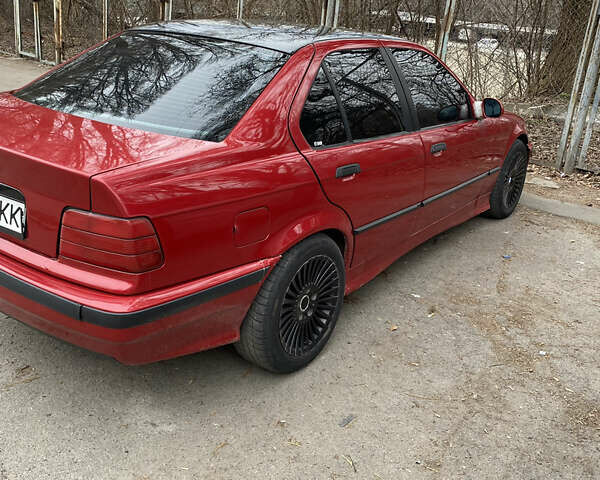 Красный БМВ 3 Серия, объемом двигателя 1.8 л и пробегом 400 тыс. км за 2200 $, фото 1 на Automoto.ua