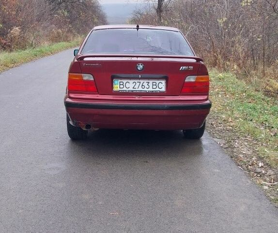 Красный БМВ 3 Серия, объемом двигателя 2 л и пробегом 250 тыс. км за 1400 $, фото 3 на Automoto.ua