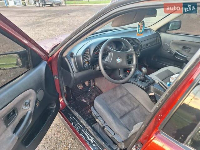 Червоний БМВ 3 Серія, об'ємом двигуна 1.8 л та пробігом 200 тис. км за 1700 $, фото 5 на Automoto.ua