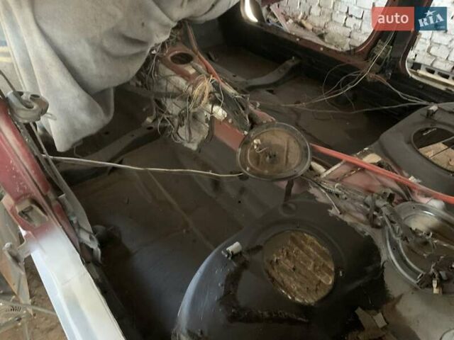 Червоний БМВ 3 Серія, об'ємом двигуна 2 л та пробігом 300 тис. км за 4600 $, фото 31 на Automoto.ua