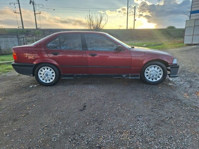 Красный БМВ 3 Серия, объемом двигателя 1.8 л и пробегом 380 тыс. км за 1700 $, фото 4 на Automoto.ua