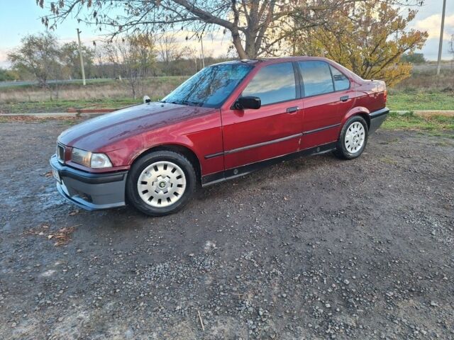 Красный БМВ 3 Серия, объемом двигателя 1.8 л и пробегом 380 тыс. км за 1700 $, фото 2 на Automoto.ua