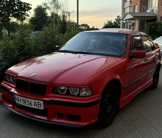 Червоний БМВ 3 Серія, об'ємом двигуна 1.8 л та пробігом 300 тис. км за 4000 $, фото 4 на Automoto.ua