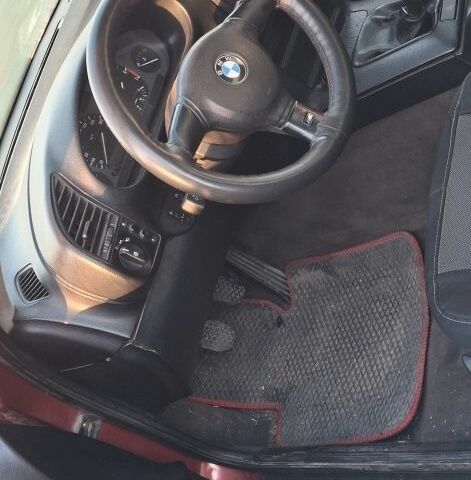 Красный БМВ 3 Серия, объемом двигателя 1.8 л и пробегом 450 тыс. км за 2200 $, фото 2 на Automoto.ua