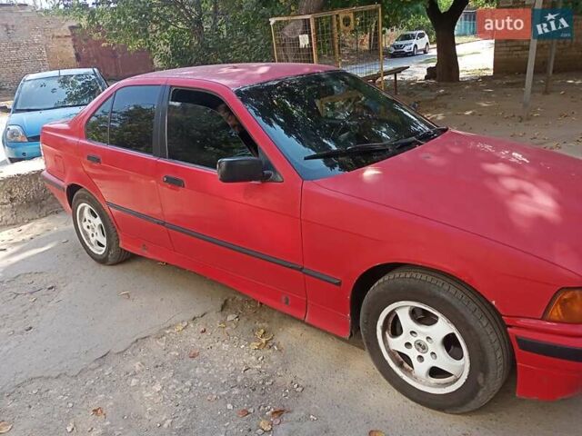 Красный БМВ 3 Серия, объемом двигателя 1.6 л и пробегом 450 тыс. км за 2500 $, фото 3 на Automoto.ua