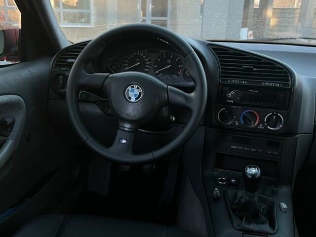 Красный БМВ 3 Серия, объемом двигателя 2.8 л и пробегом 350 тыс. км за 5300 $, фото 1 на Automoto.ua