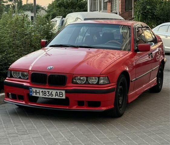 Червоний БМВ 3 Серія, об'ємом двигуна 1.8 л та пробігом 300 тис. км за 4000 $, фото 2 на Automoto.ua