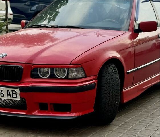 Червоний БМВ 3 Серія, об'ємом двигуна 1.8 л та пробігом 300 тис. км за 4000 $, фото 7 на Automoto.ua