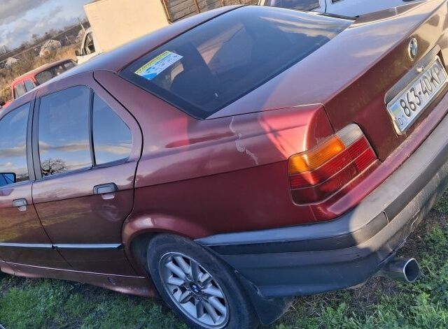 Красный БМВ 3 Серия, объемом двигателя 1.8 л и пробегом 450 тыс. км за 2200 $, фото 3 на Automoto.ua