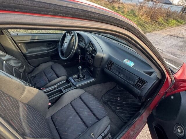 Красный БМВ 3 Серия, объемом двигателя 1.6 л и пробегом 250 тыс. км за 1100 $, фото 6 на Automoto.ua